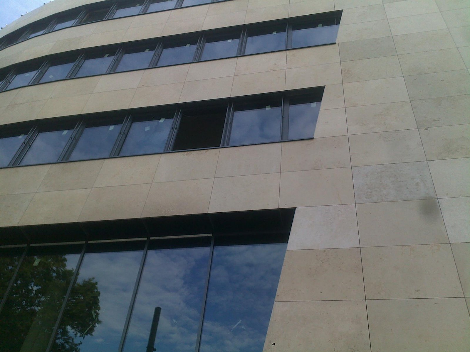 Realizace závěsné keramické fasády Brno Josefská 2012
